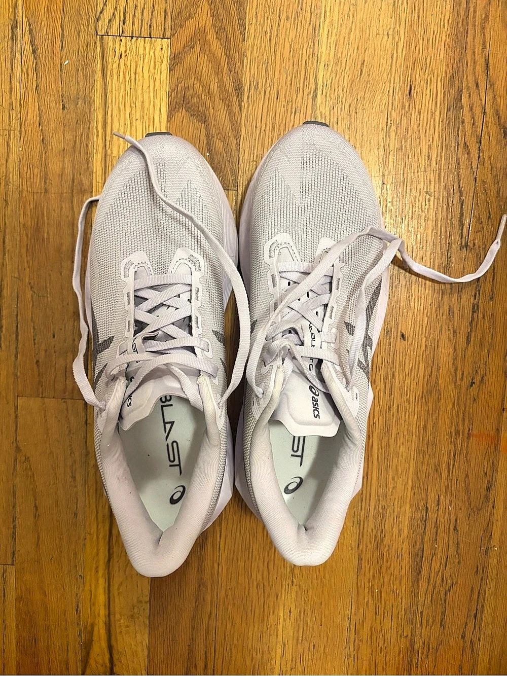ASICS Novablast 6 Women's Gray & White Athletic Shoes practically brand new!!